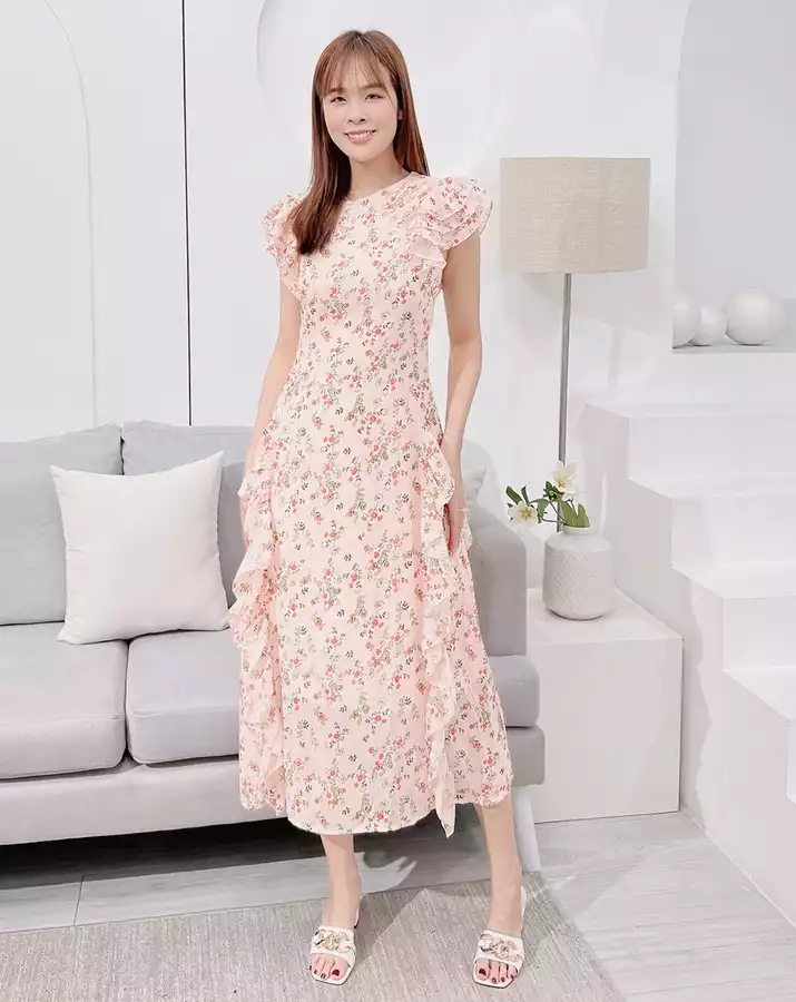 10 mẫu váy hoa nhí cực xinh đáng mua trong năm nay