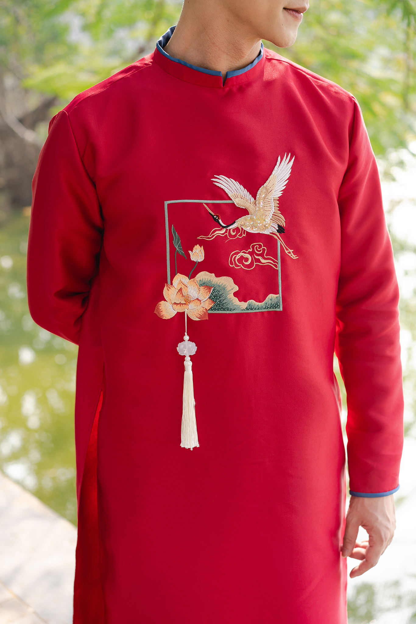 Áo dài bố thêu Sen hạc_thumbnail_2