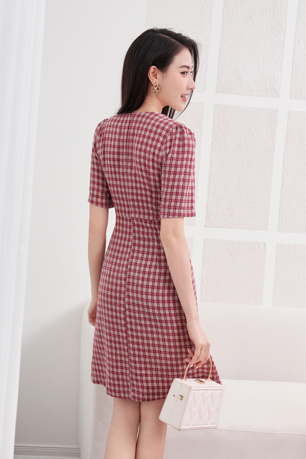 Đầm xòe kẻ phối cổ trắng