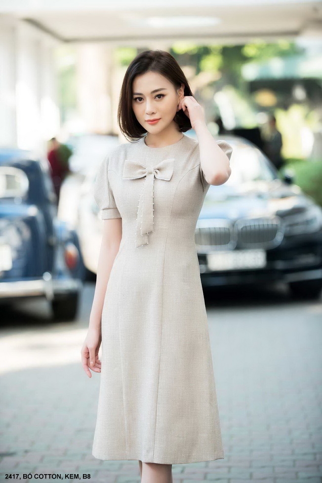 ĐẦM SUÔNG NƠ NGỰC TAY NGẮN - 2417