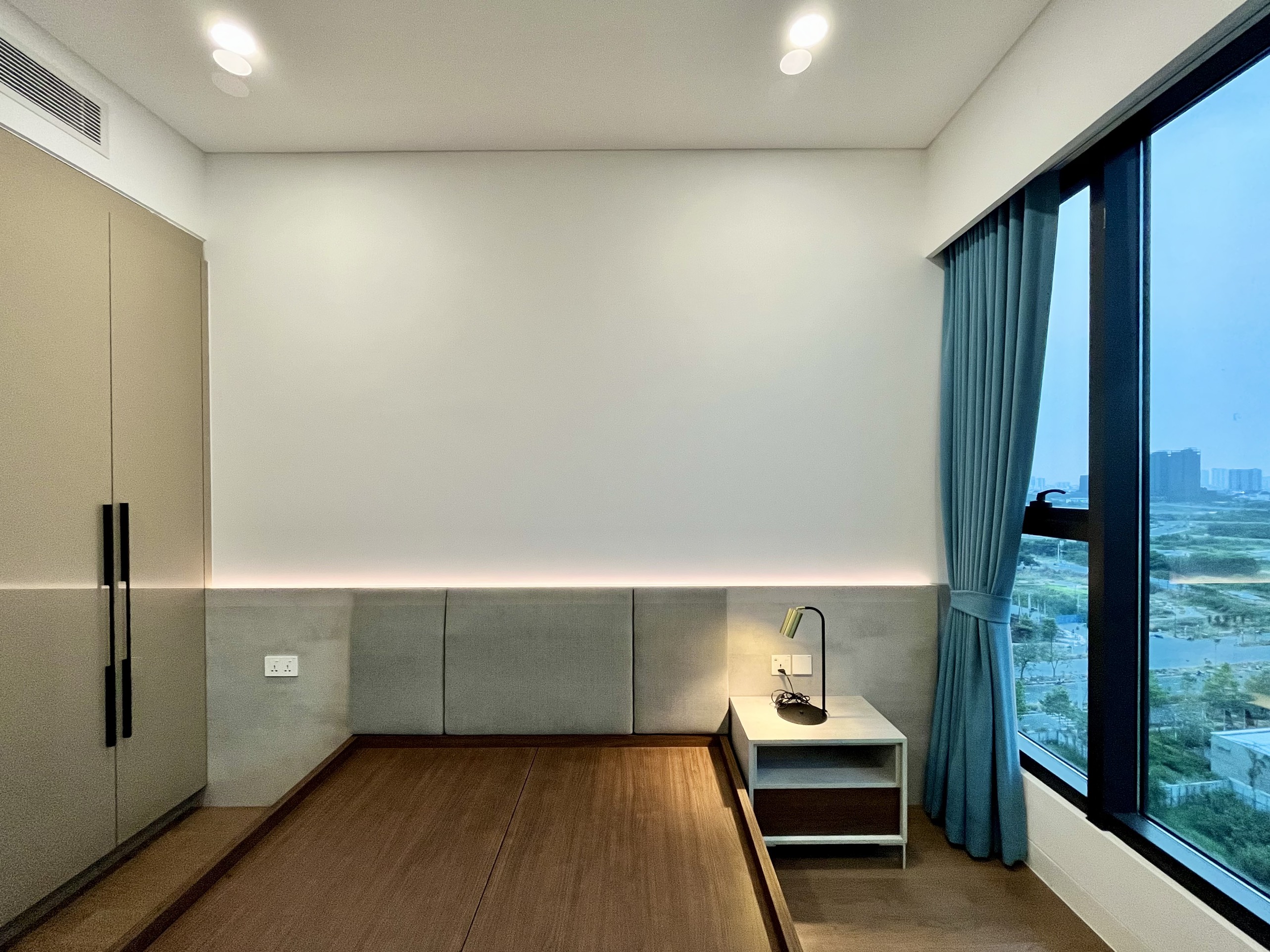 Bán cắt lỗ 3 phòng ngủ, tầng trung, lô góc, view Landmark 81_thumbnail_2