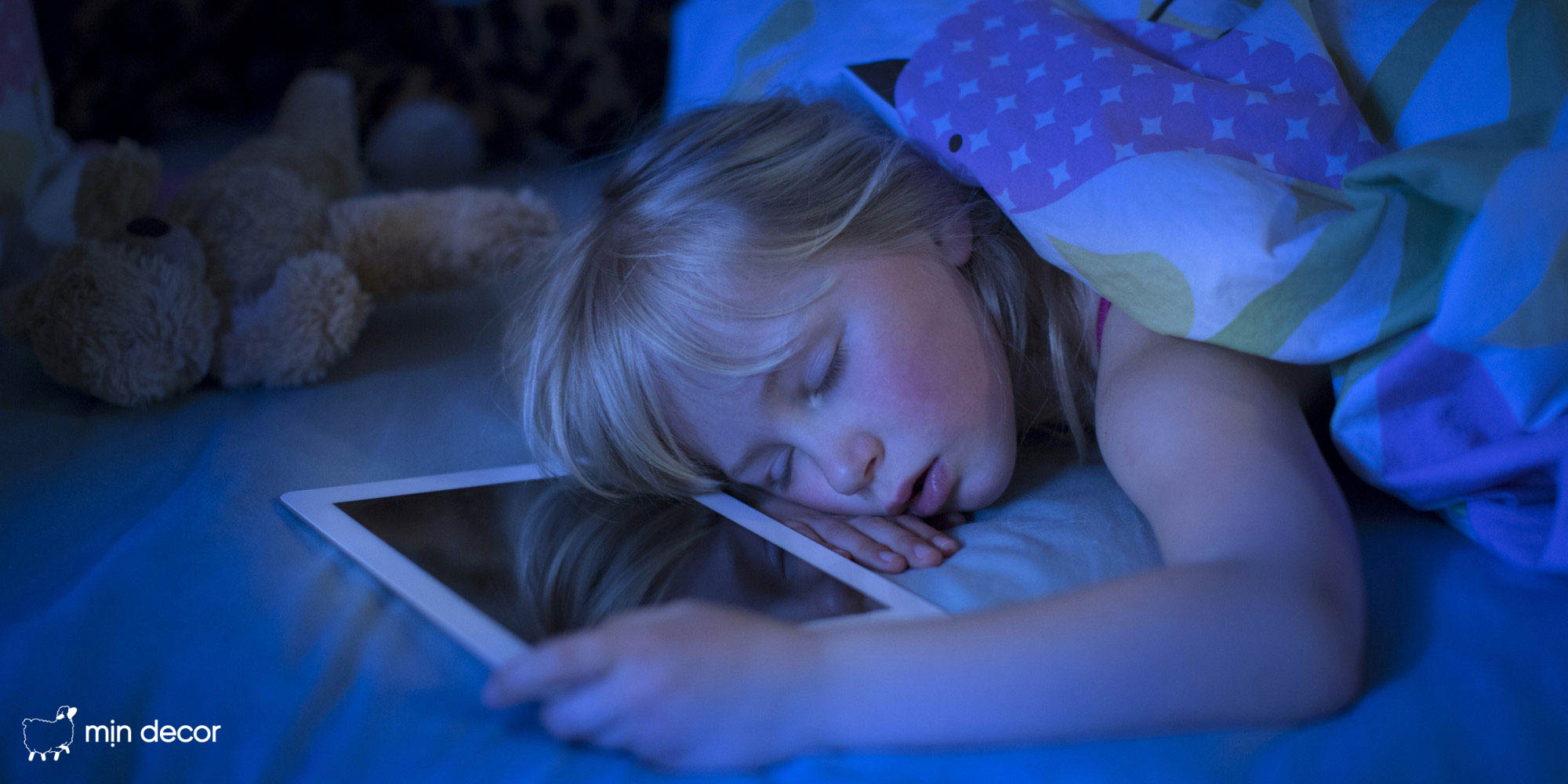 Sử dụng thiết bị điện tử trước khi đi ngủ ảnh hưởng tới chất lượng giấc ngủ của trẻ