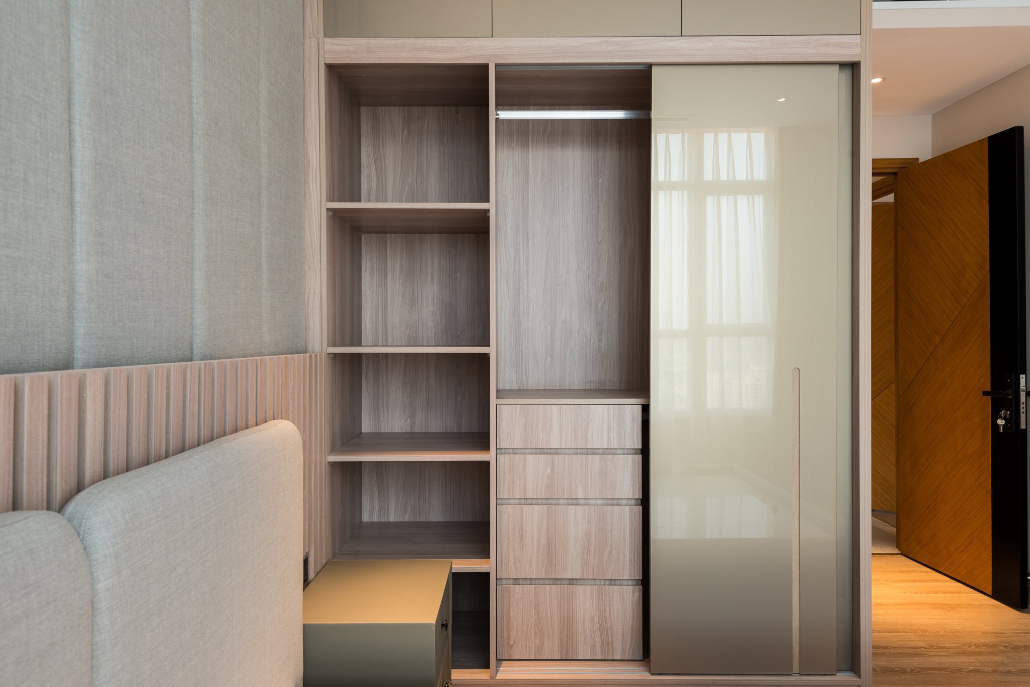 Chủ hộ kí gửi cho thuê căn 2PN full nội thất tháp Lotus._thumbnail_2