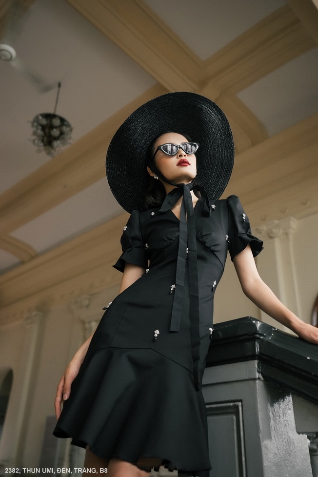 ĐẦM CỔ TIM TAY NGẮN DÚN - 2382