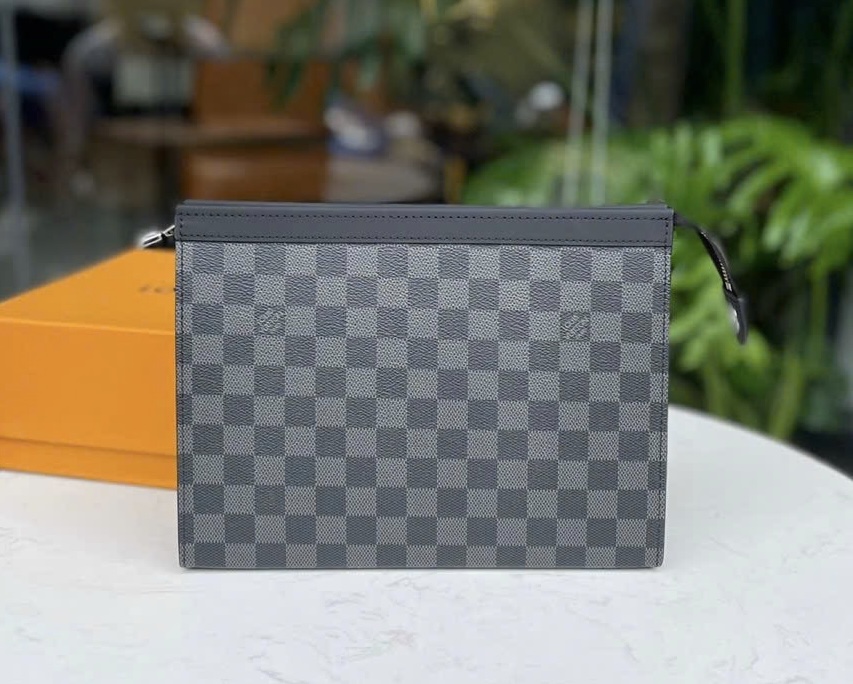 Ví cầm tay clutch nam LV Pochette Voyage MM Damier Graphite Leather 