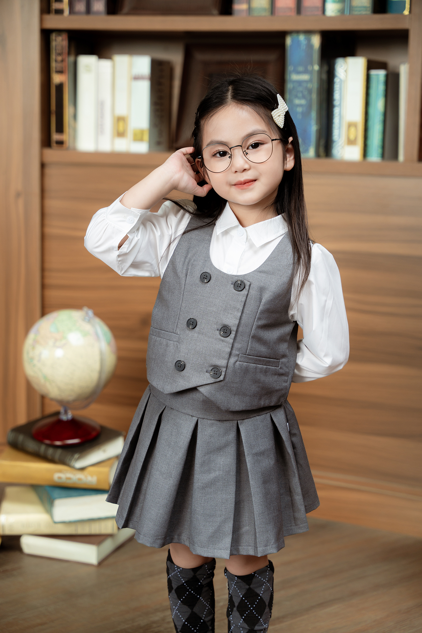 Bộ uniform áo gile chân váy xếp ly