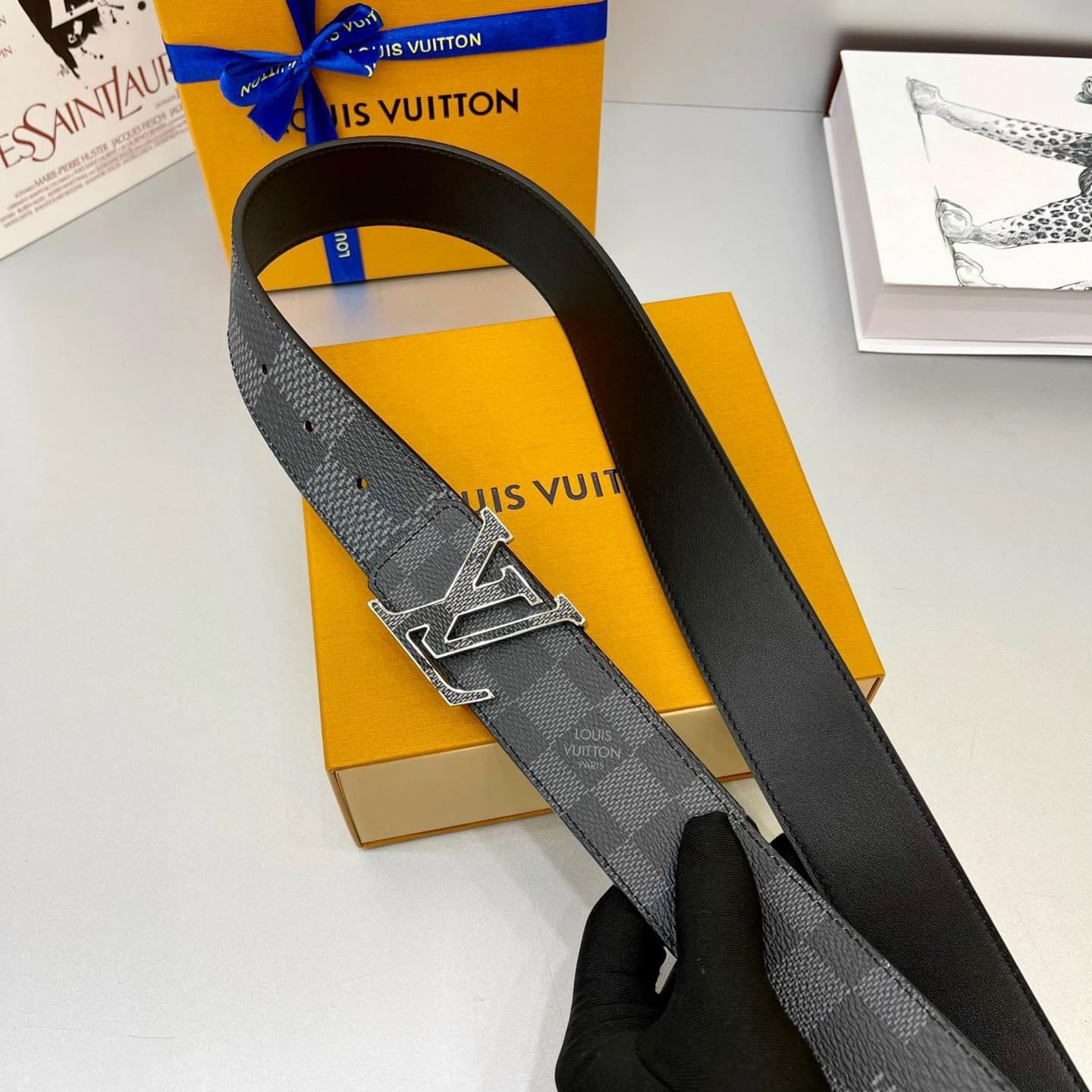 Dây lưng LV Initiales 40MM Reversible Belt ô kẻ xám