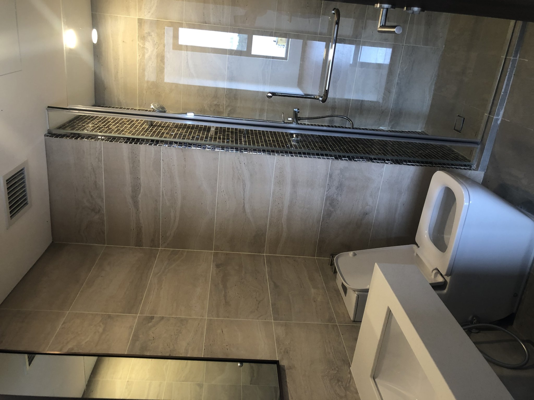 Nội thất cơ bản căn 3 phòng ngủ mới tinh , view sông thoát mát giá cực tốt._thumbnail_3