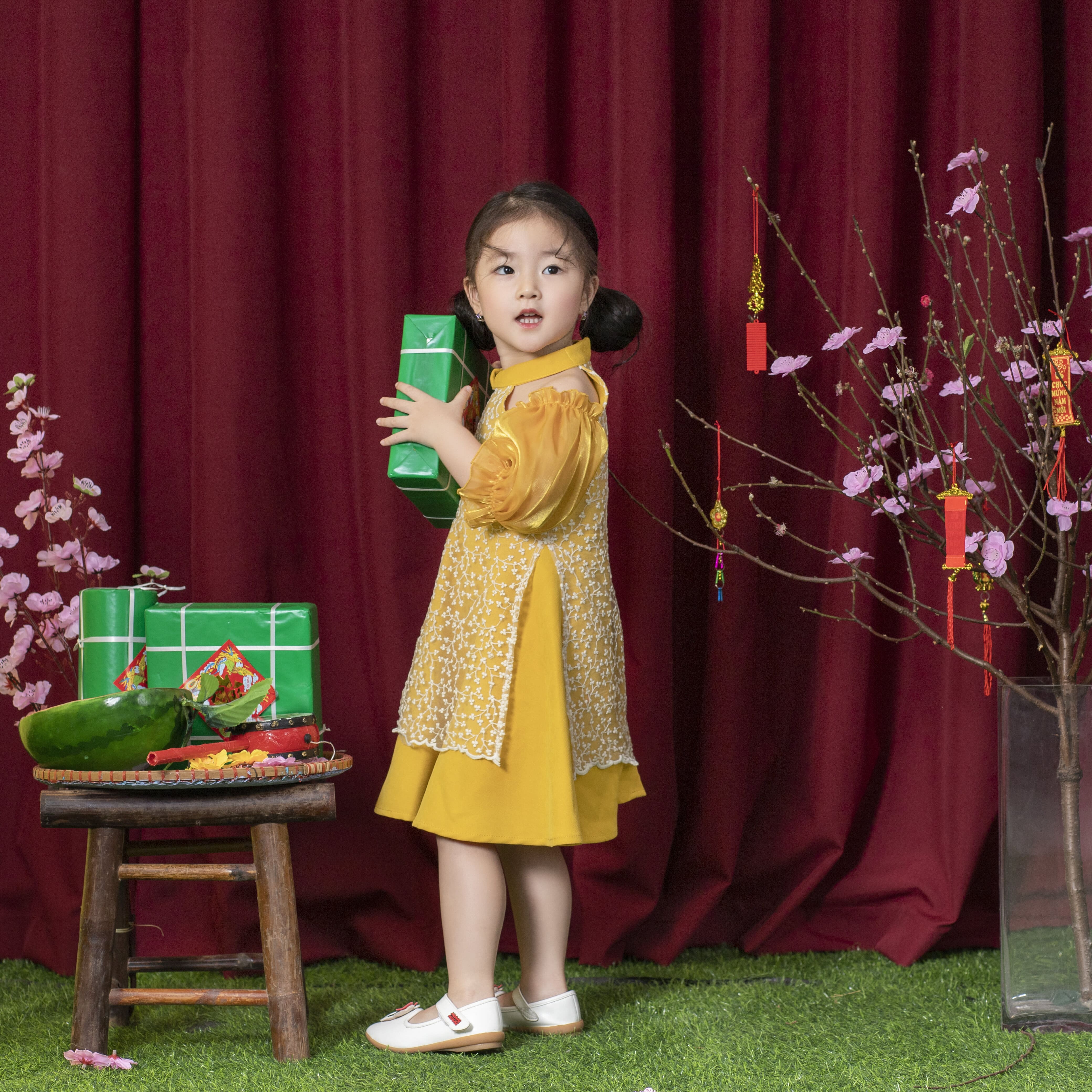 Váy tơ phối ren khoét vai_thumbnail_3