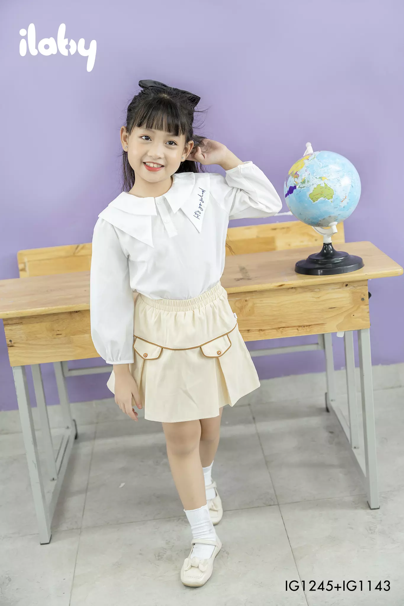 Áo sơ mi hai lá cổ thêu chữ