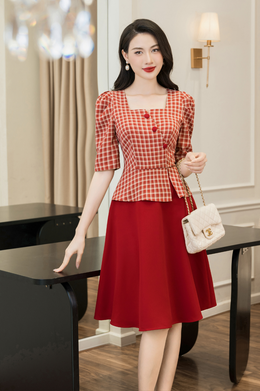 Đầm kẻ đỏ phôi chân 1 màu