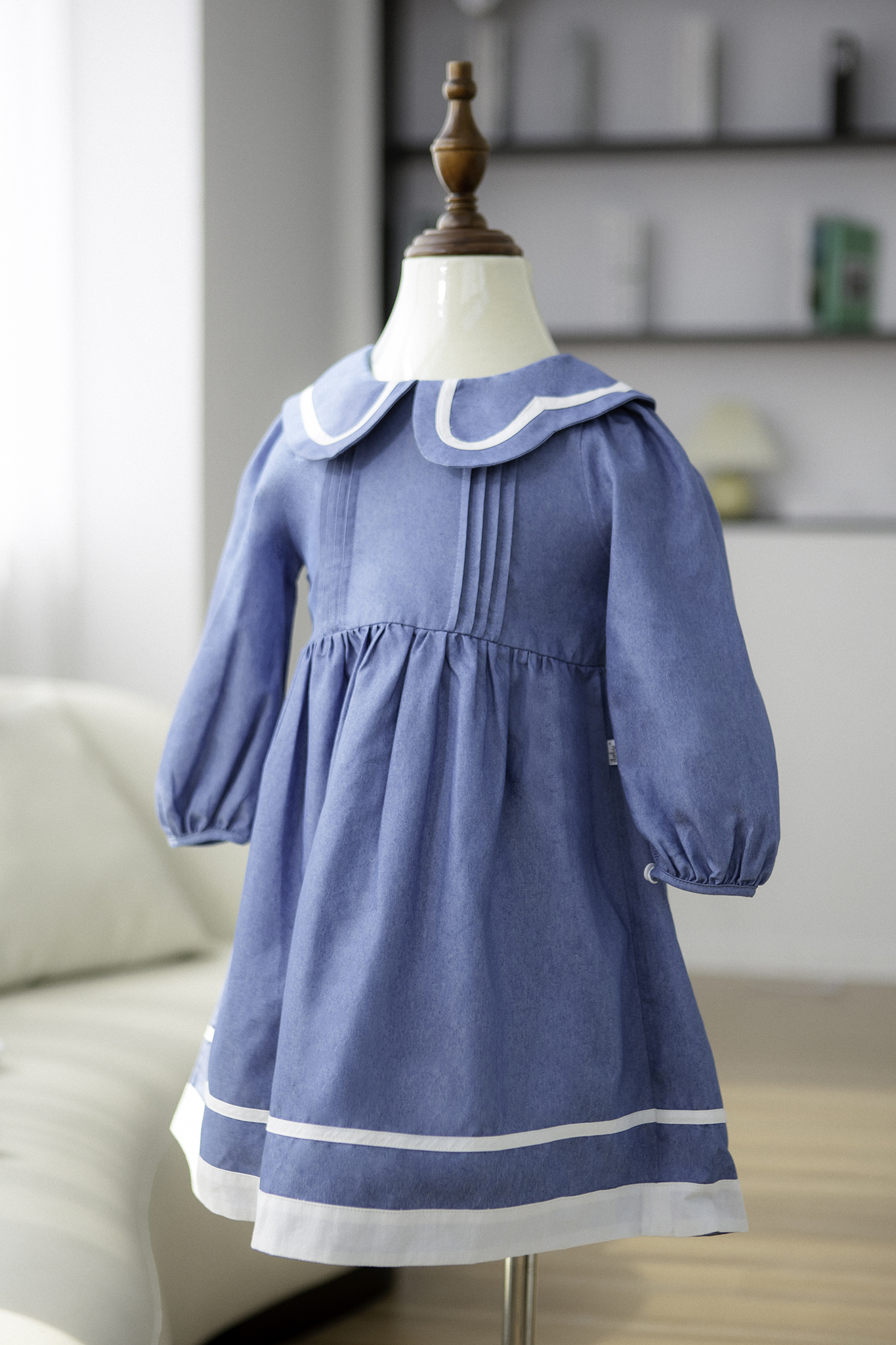 Váy lá cổ cánh bướm lệch phối dây