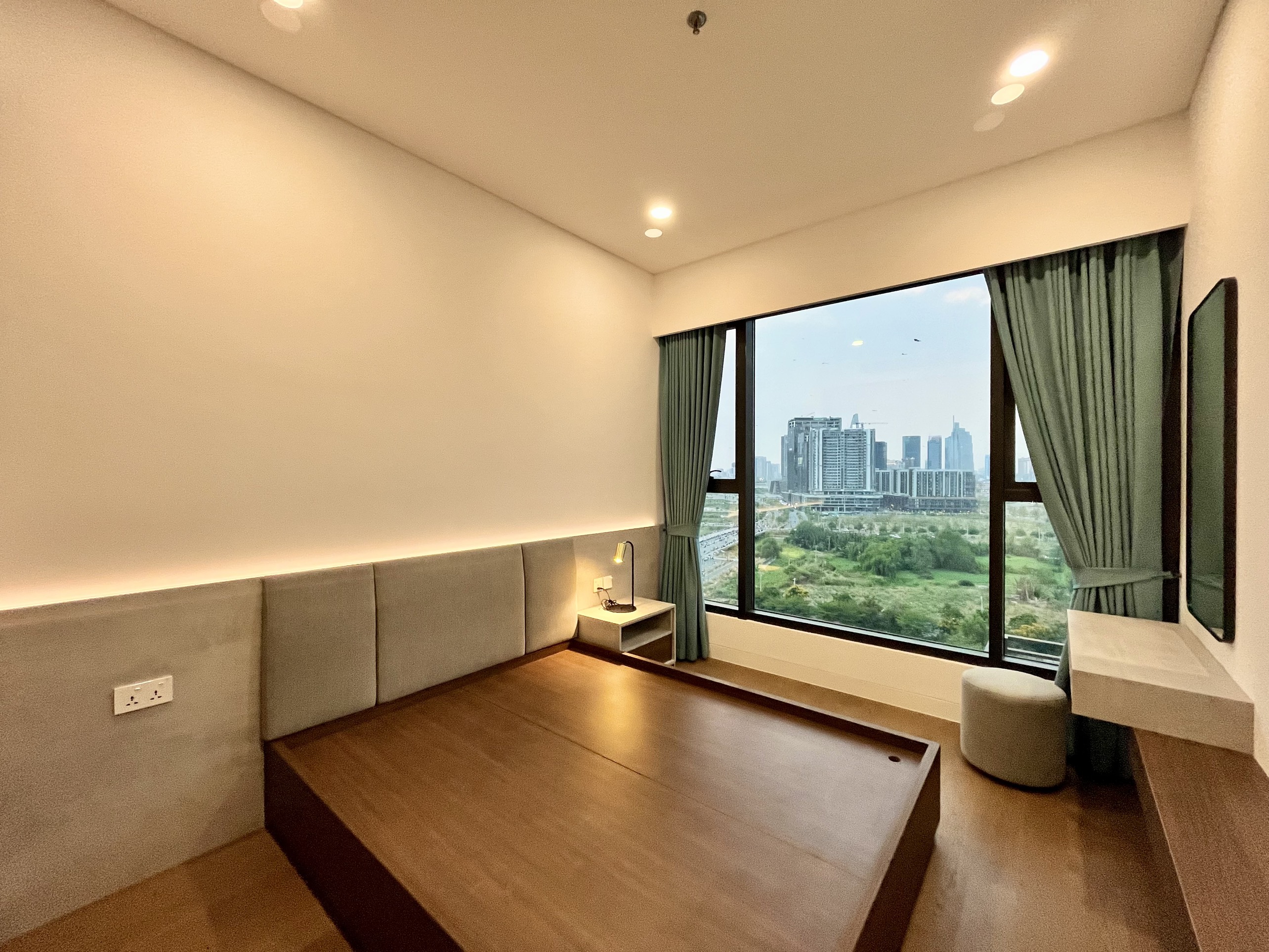 Bán cắt lỗ 3 phòng ngủ, tầng trung, lô góc, view Landmark 81_thumbnail_3