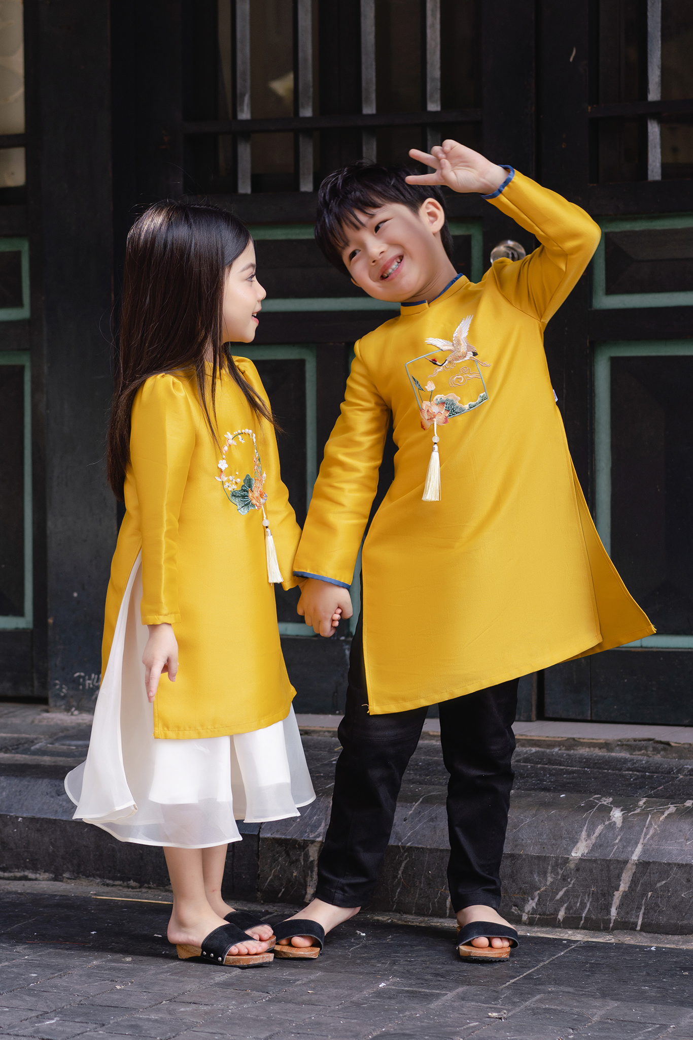 Áo dài bé thêu Sen hạc_thumbnail_5