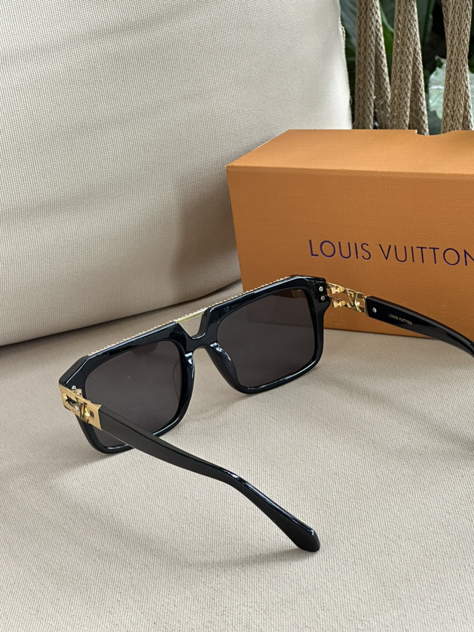 Mắt Kính LV Dáng Vuông 1.1 Mascot Pilot_thumbnail_2