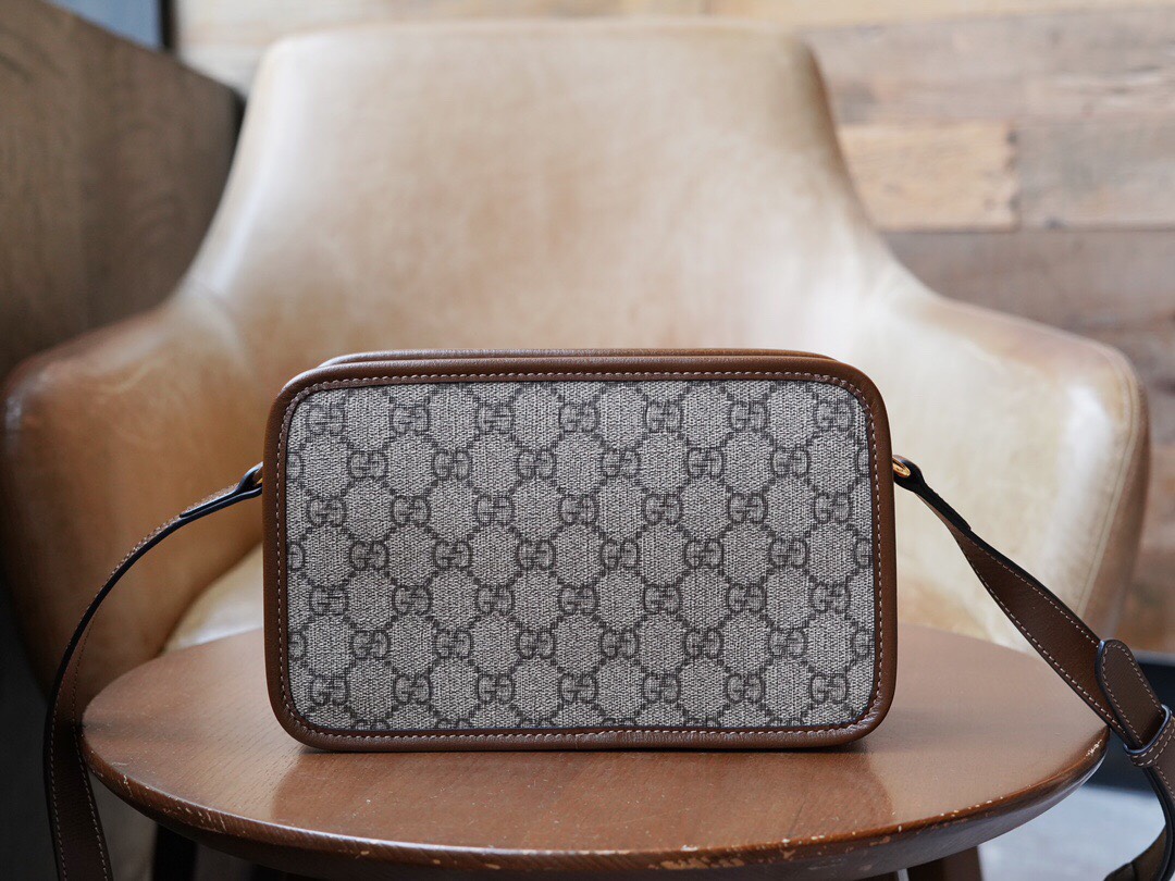 Túi đeo chéo Gucci Mini With Interlocking G Bag_thumbnail_4