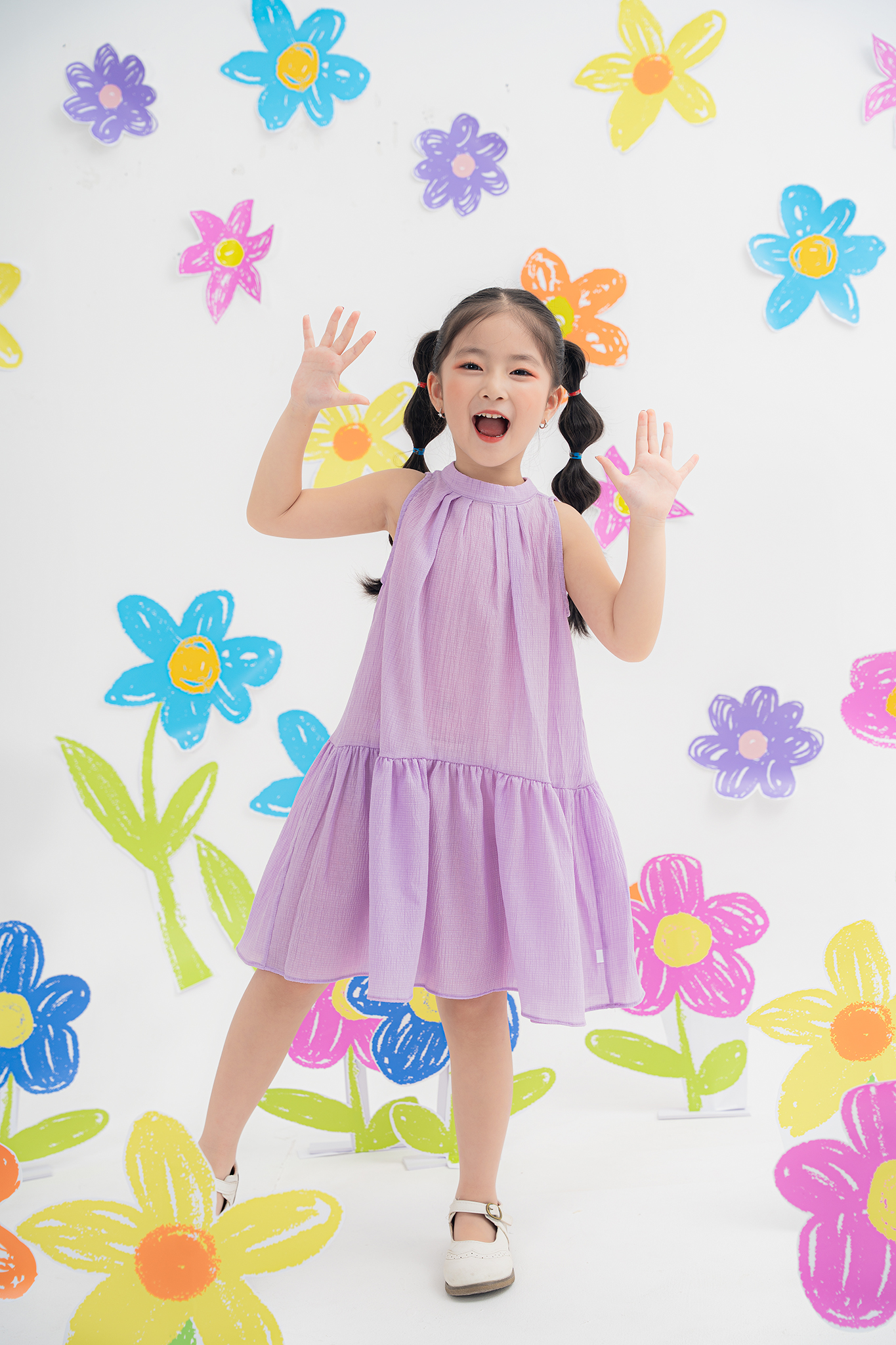 Váy cổ yếm gập ly trước