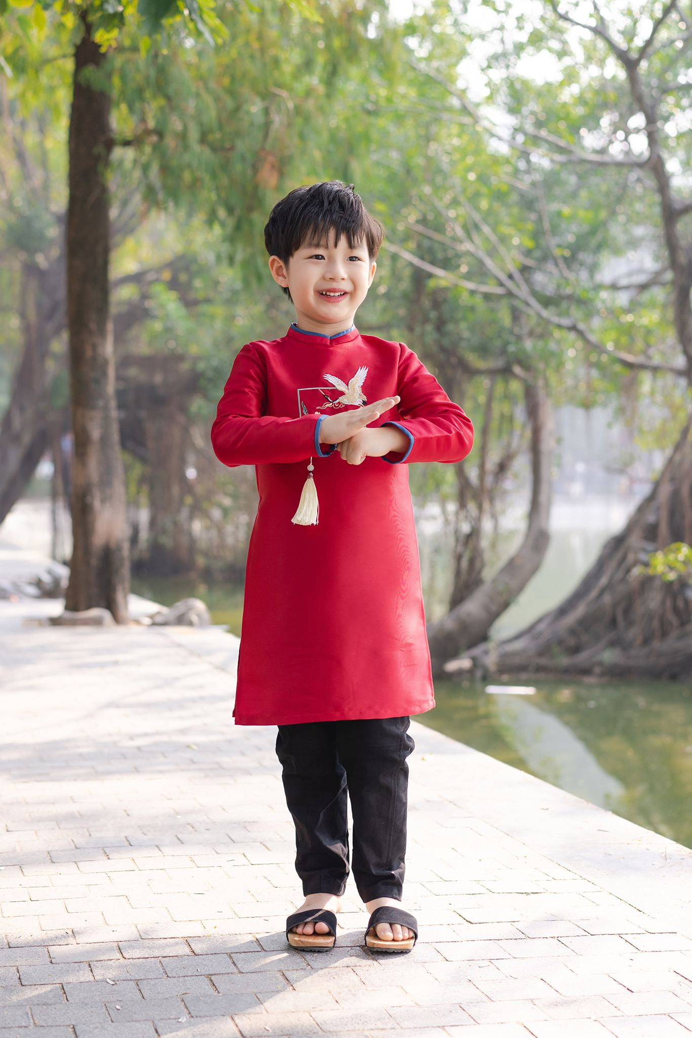 Áo dài bé thêu Sen hạc_thumbnail_2