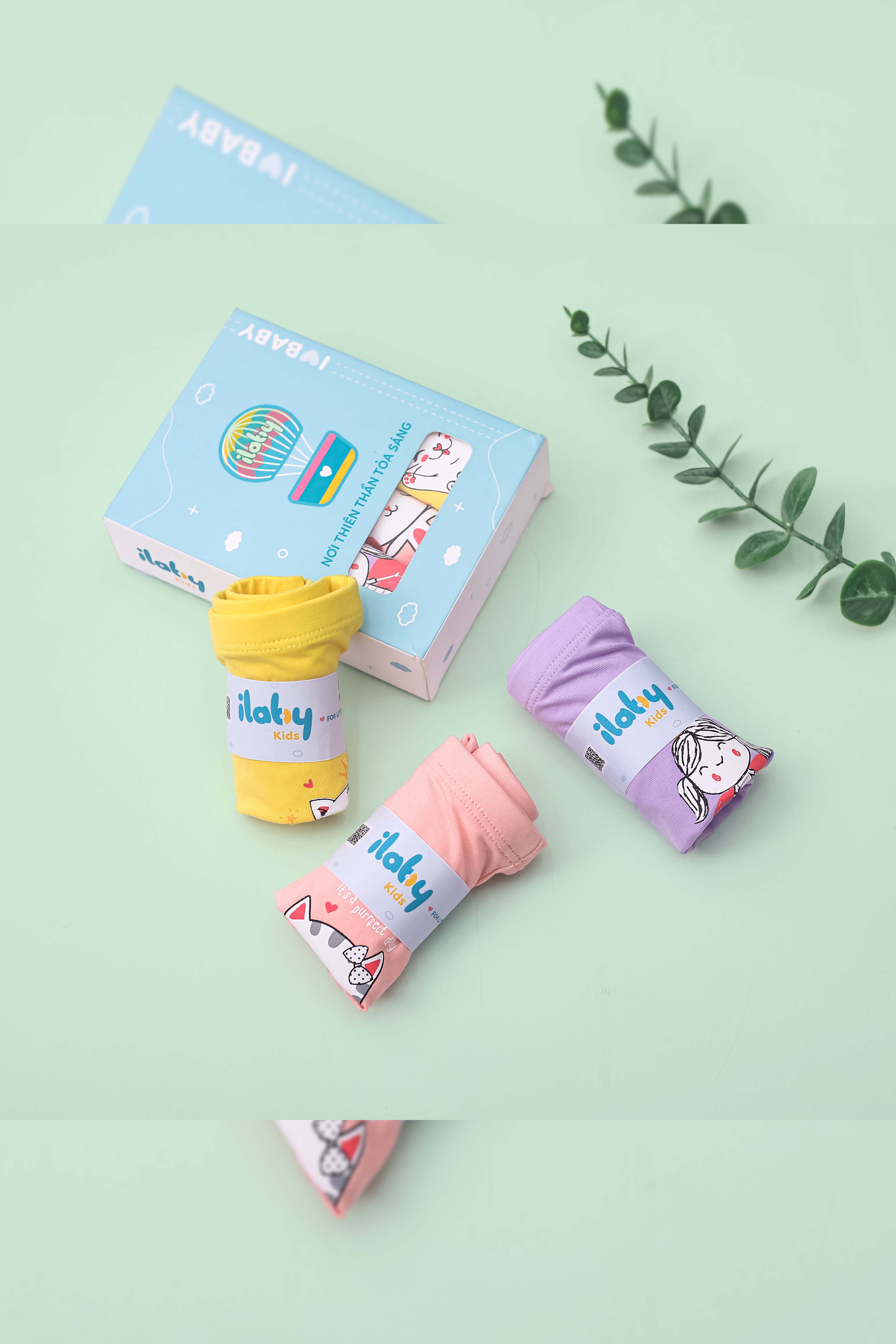 Quần chip bé gái in hình