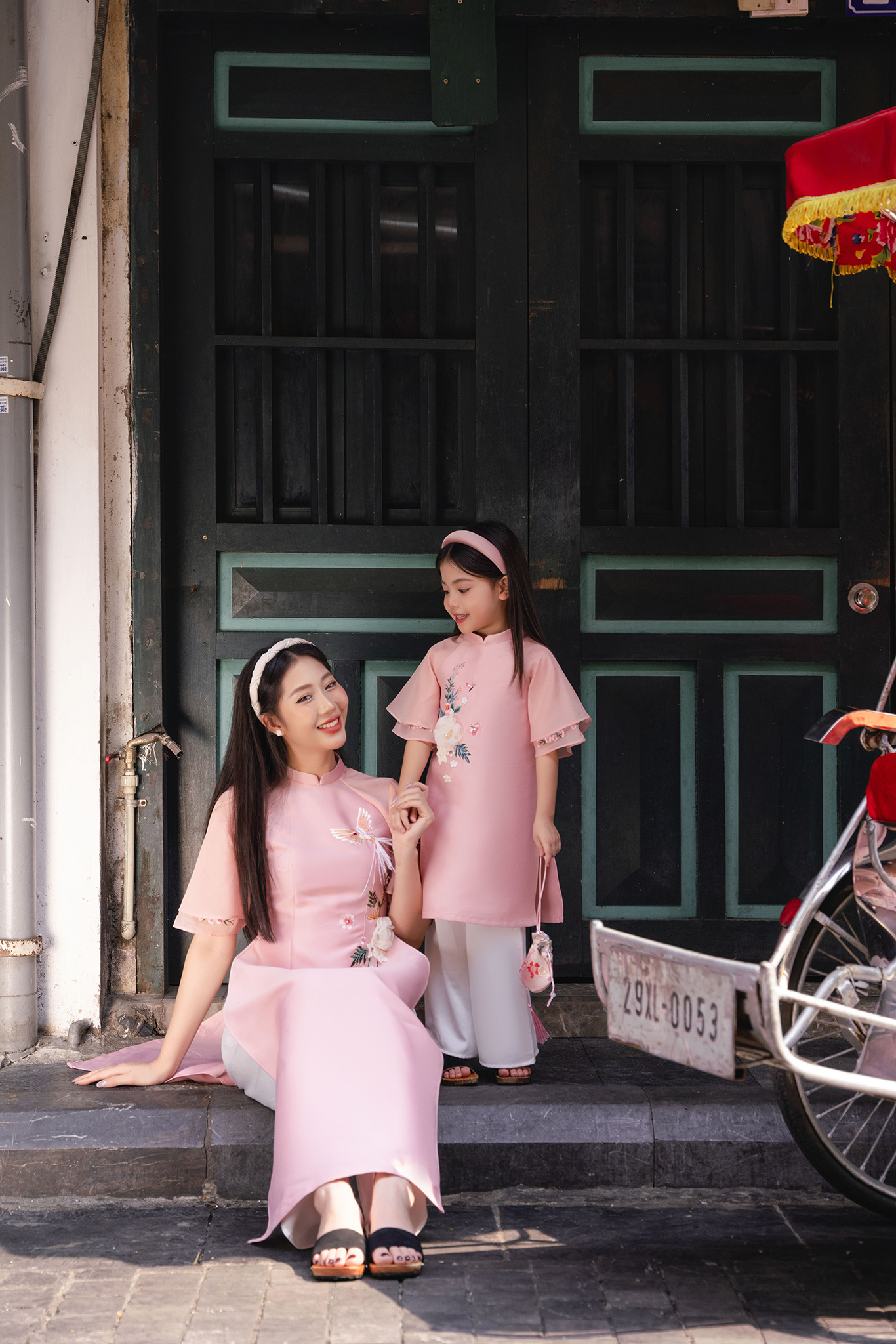 Áo dài Mẫu Đơn mẹ_thumbnail_3