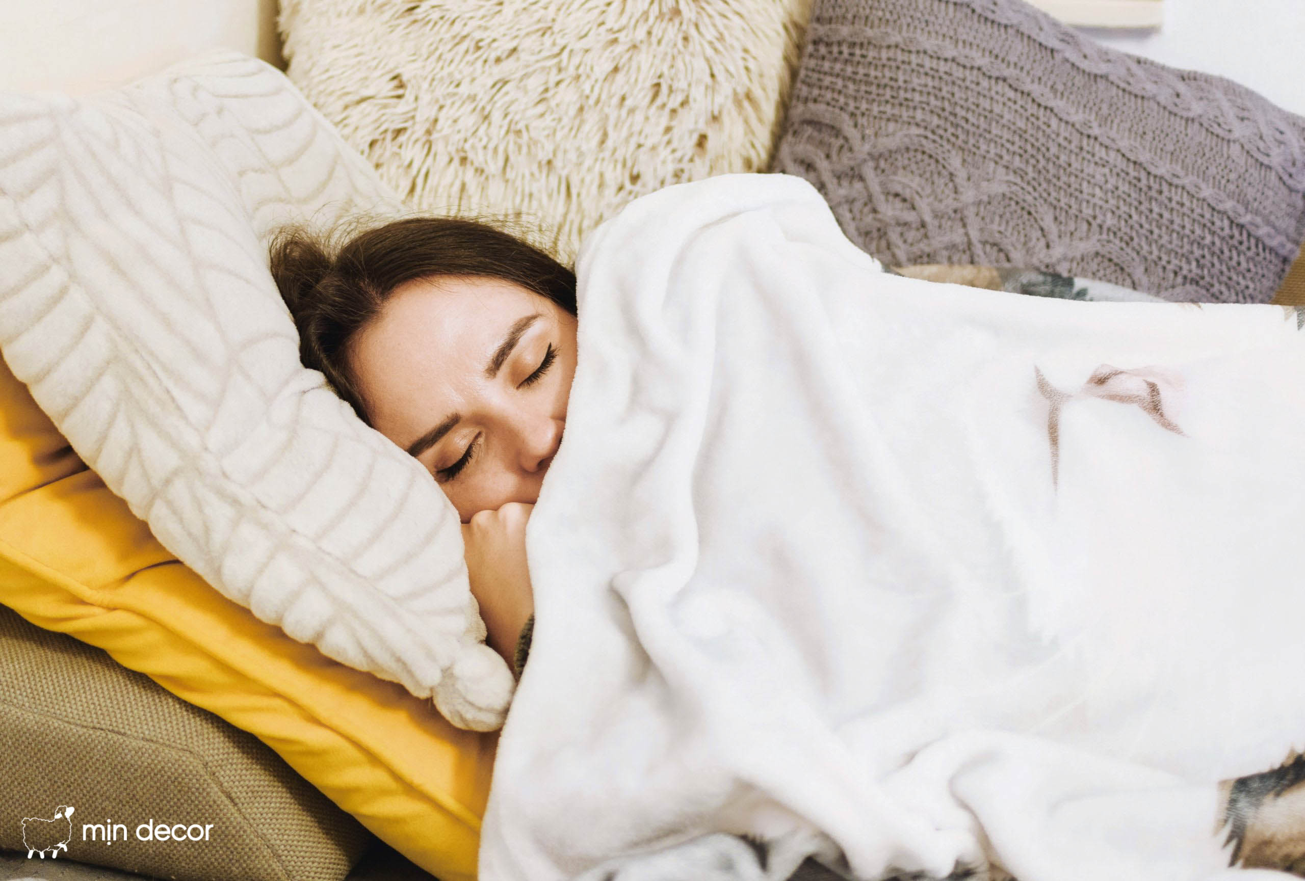 6 lý do khiến bạn bỏ thói quen ngủ trùm chăn kín đầu