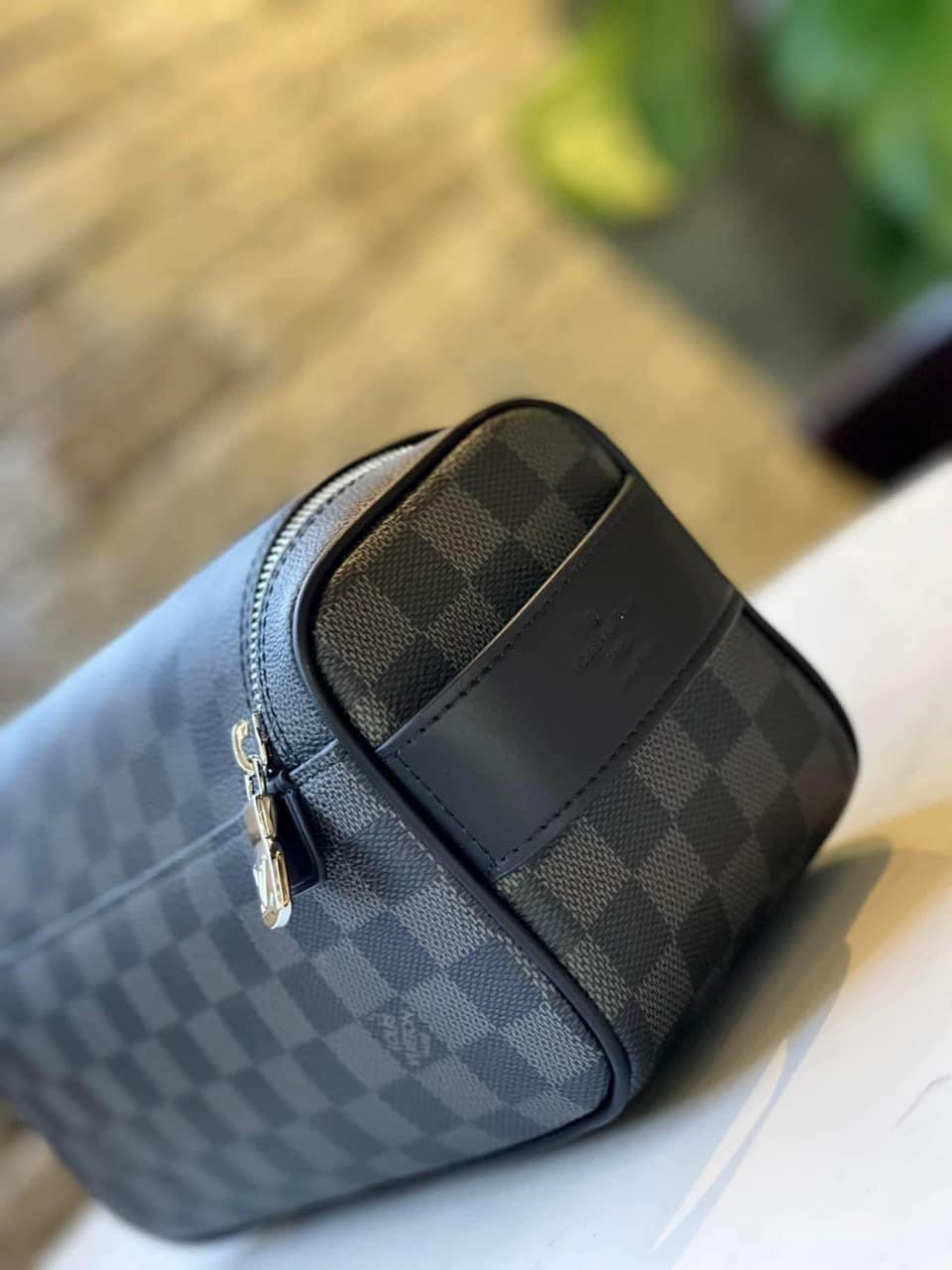 Ví cầm tay clutch nam LV Toiletry Pouch_thumbnail_2