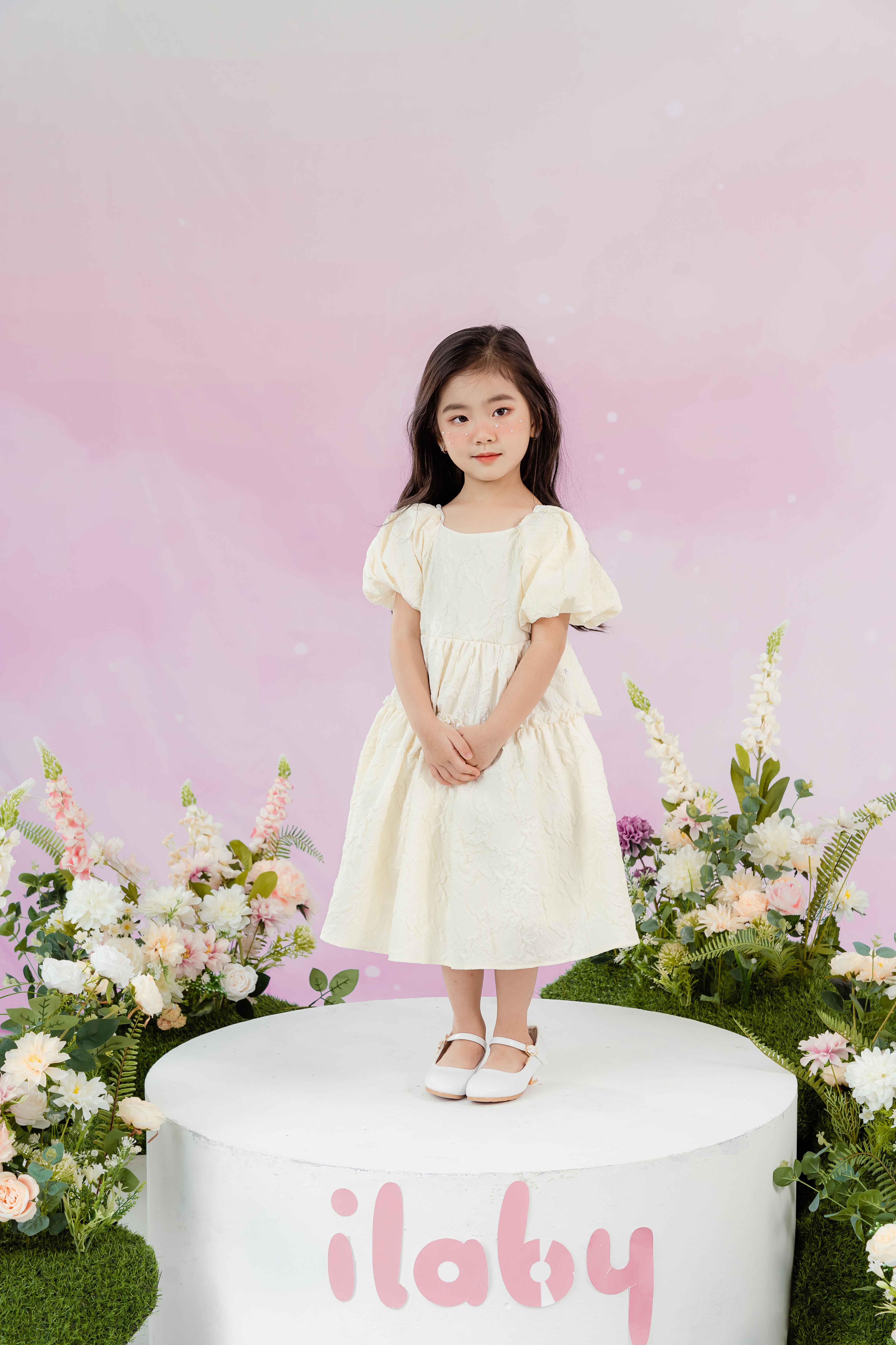 Váy gấm ba tầng có nơ lưng