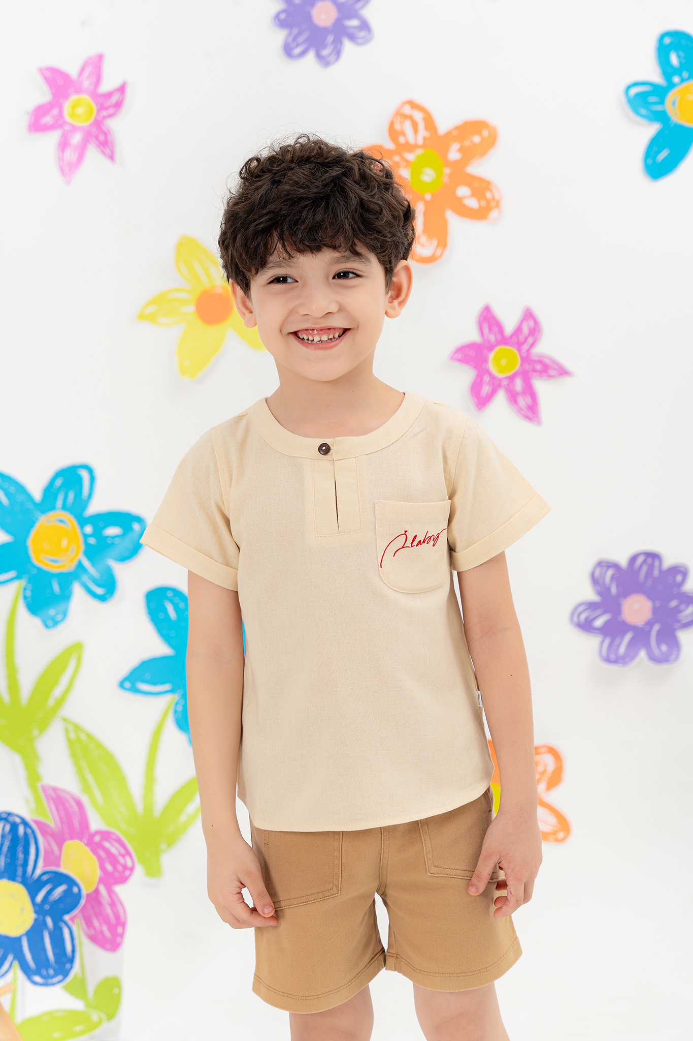 Áo sơ mi cổ tròn xẻ V