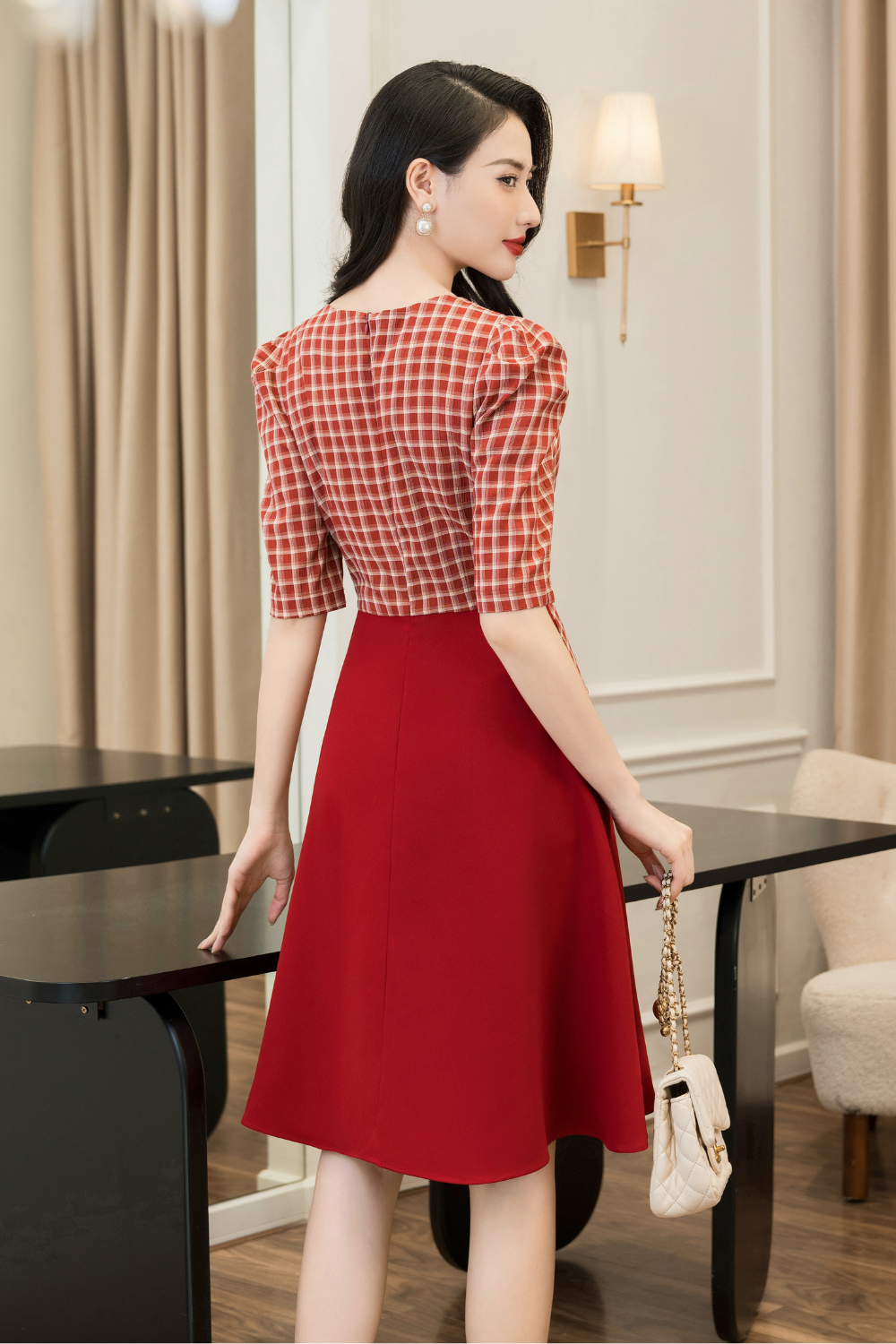Đầm kẻ đỏ phôi chân 1 màu
