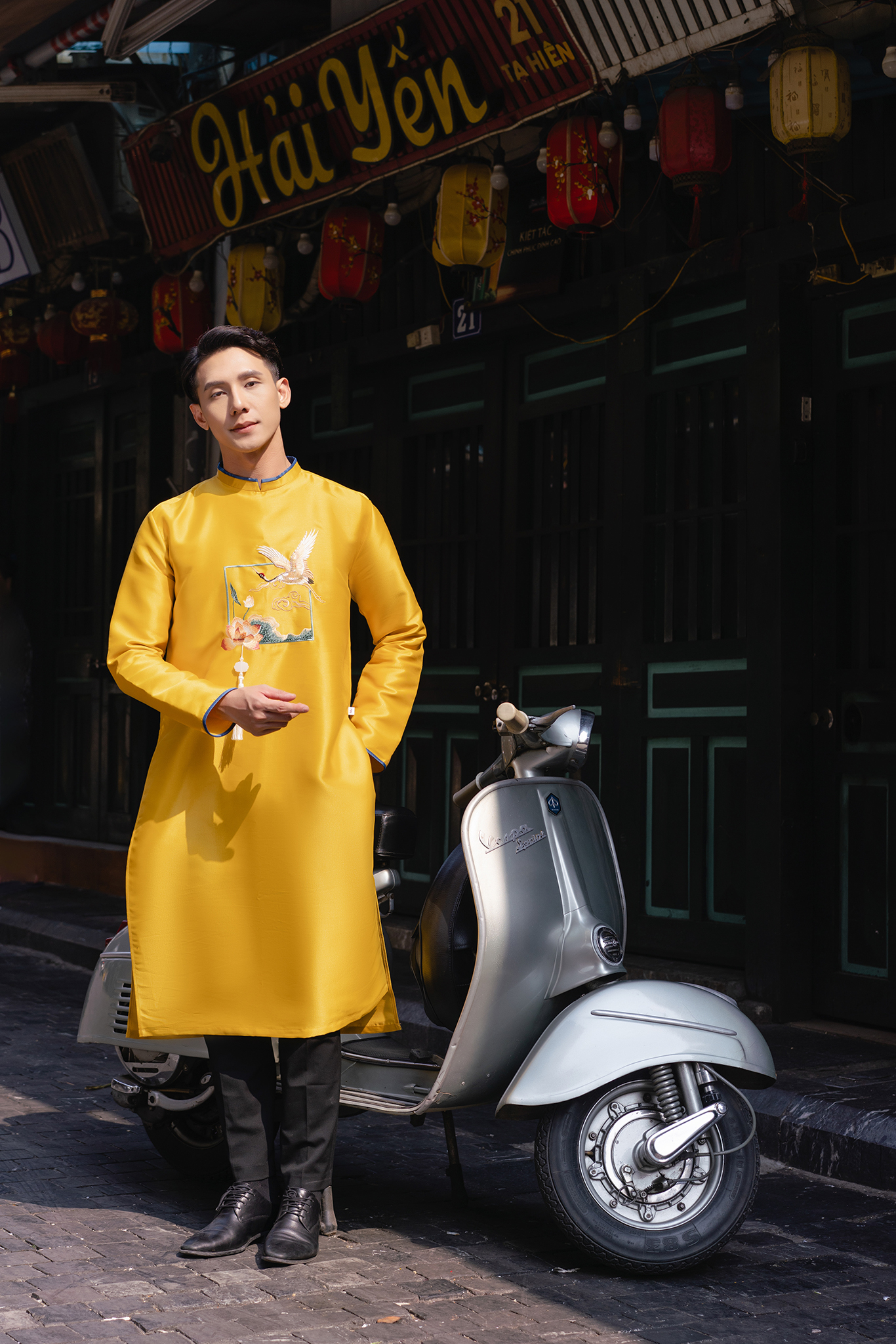 Áo dài bố thêu Sen hạc_thumbnail_5