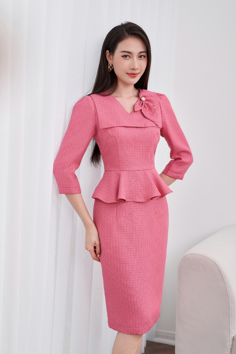 Đầm dạ hồng peplum chân ôm