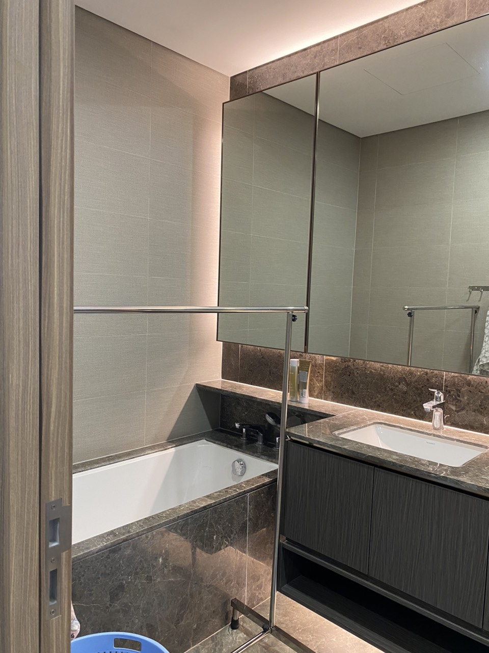 Cho thuê căn hộ 3 phòng ngủ The River_thumbnail_4