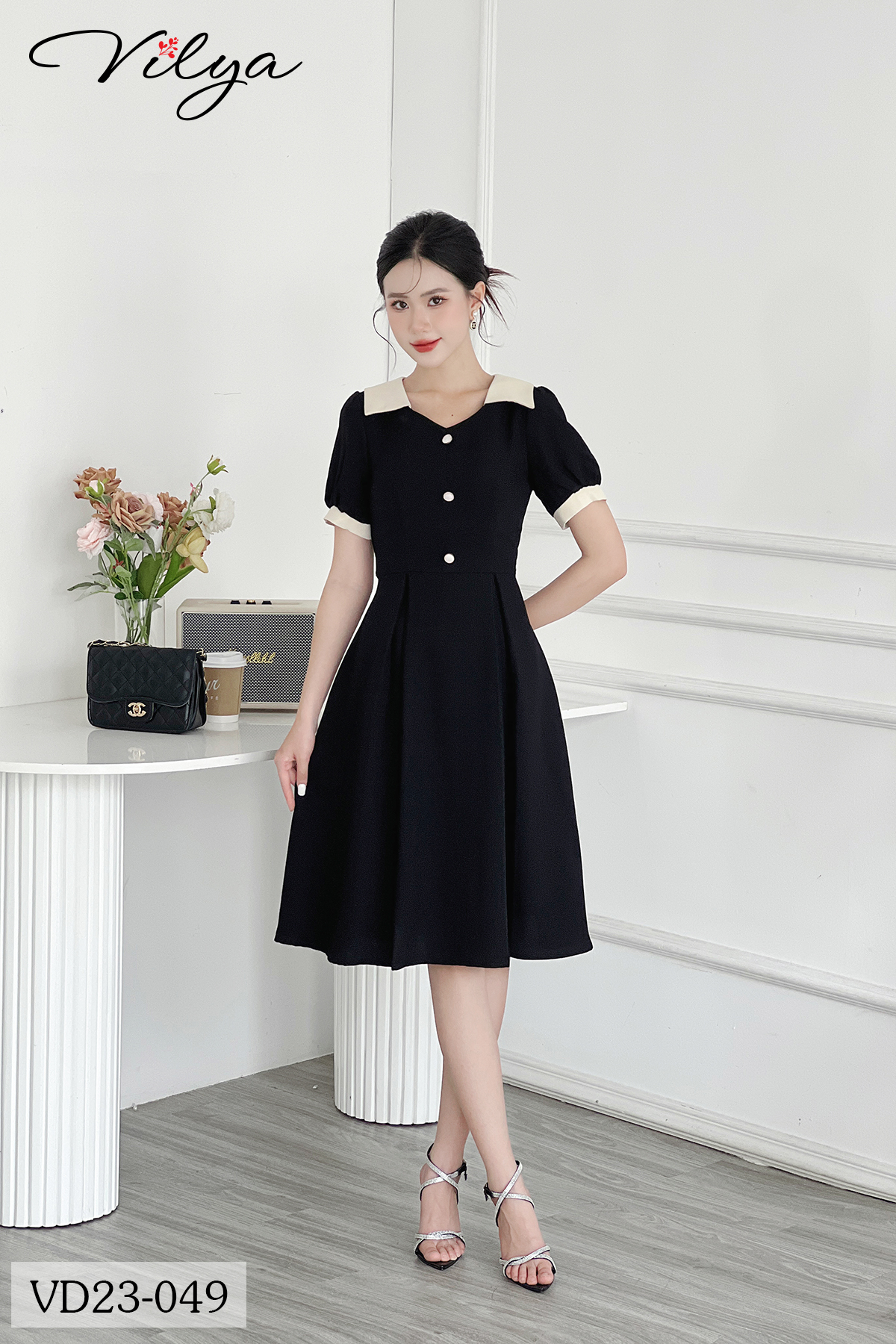 Đầm công sở VILYA đen dáng xòe phối cổ trắng VD23-049