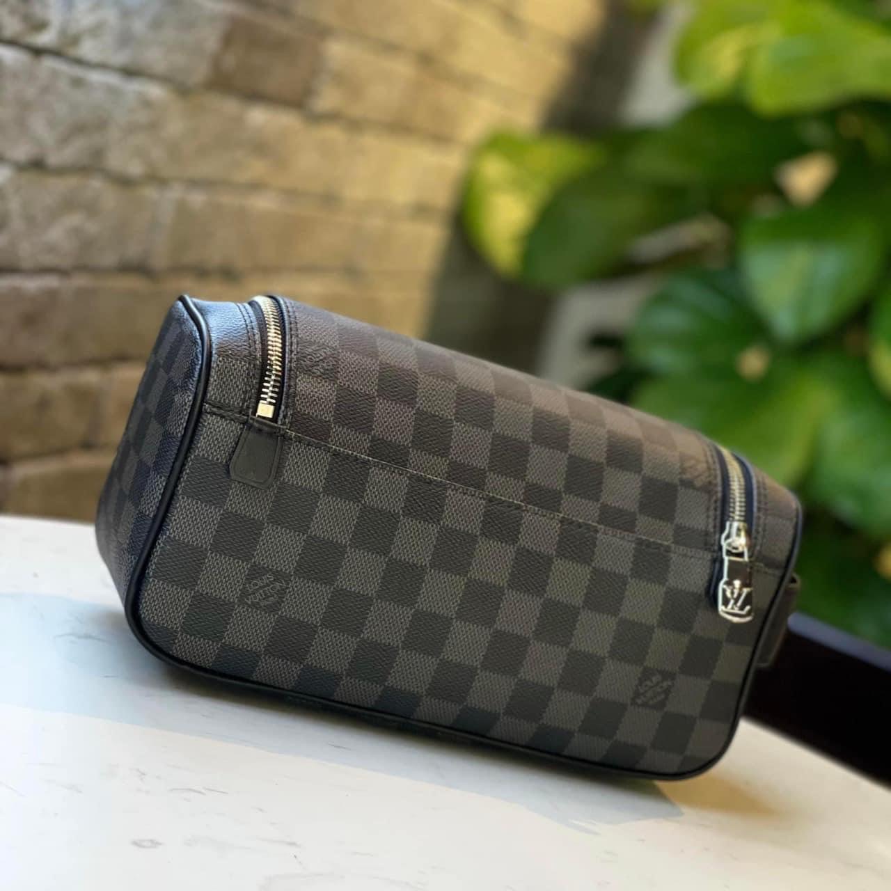 Ví cầm tay clutch nam LV Toiletry Pouch_thumbnail_4