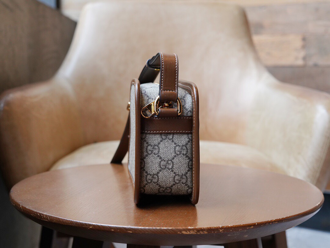 Túi đeo chéo Gucci Mini With Interlocking G Bag_thumbnail_3