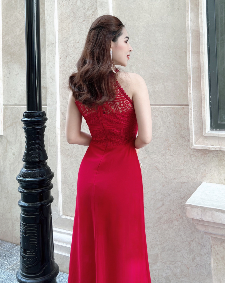 Đầm maxi cổ yếm phối ren xẻ tà